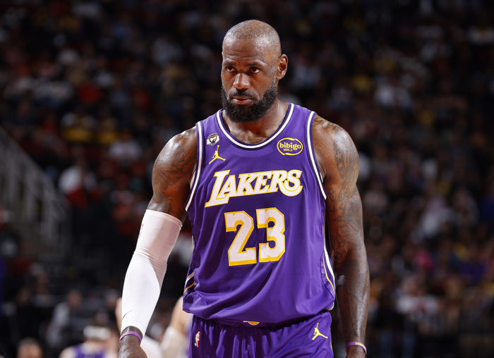 41岁詹姆斯高效表现引领湖人重返争冠行列