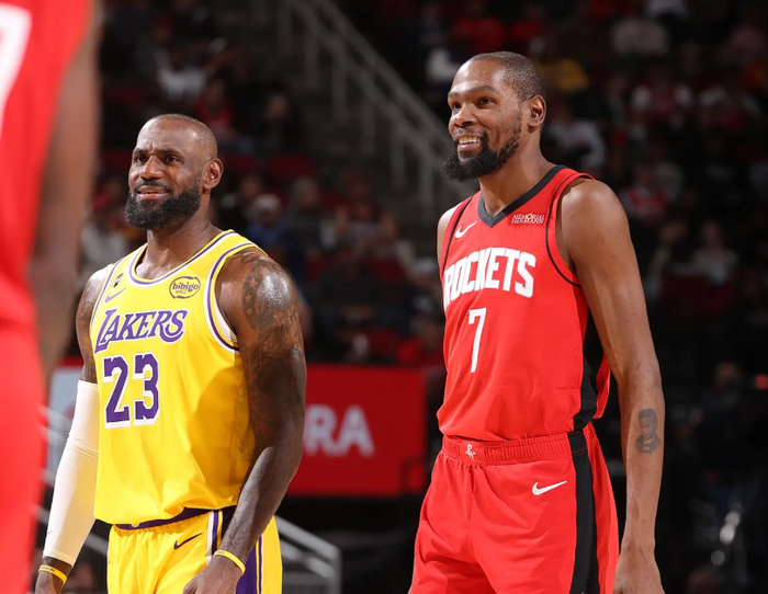 41岁詹姆斯高效表现引领湖人重返争冠行列