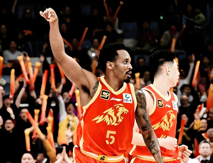 布朗21次出手仅命中7球 广厦主场不敌广东