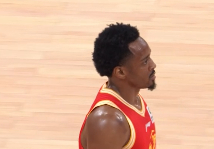 布朗21次出手仅命中7球 广厦主场不敌广东