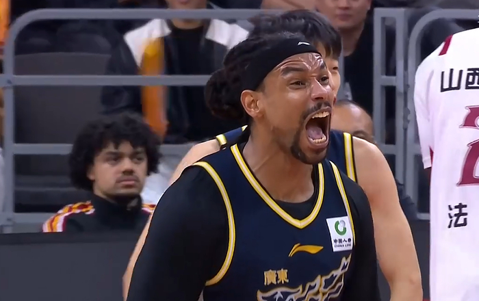 广东队多次遭大逆转 杜锋引球迷质疑