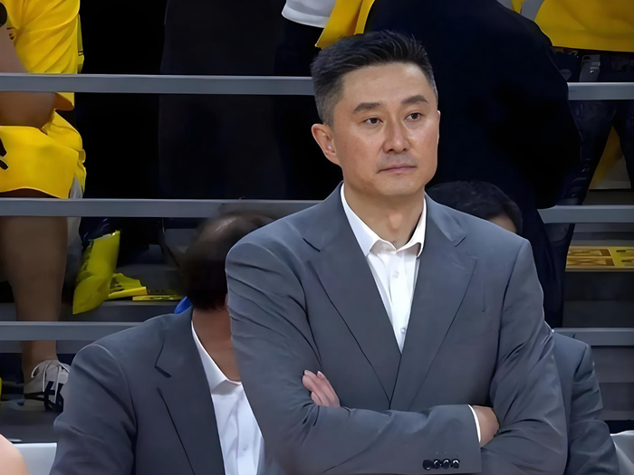 广东队多次遭大逆转 杜锋引球迷质疑