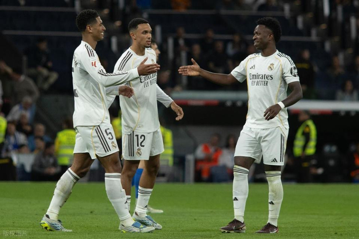 皇马阵容死循环：巨星兼容难题与球员留队执念